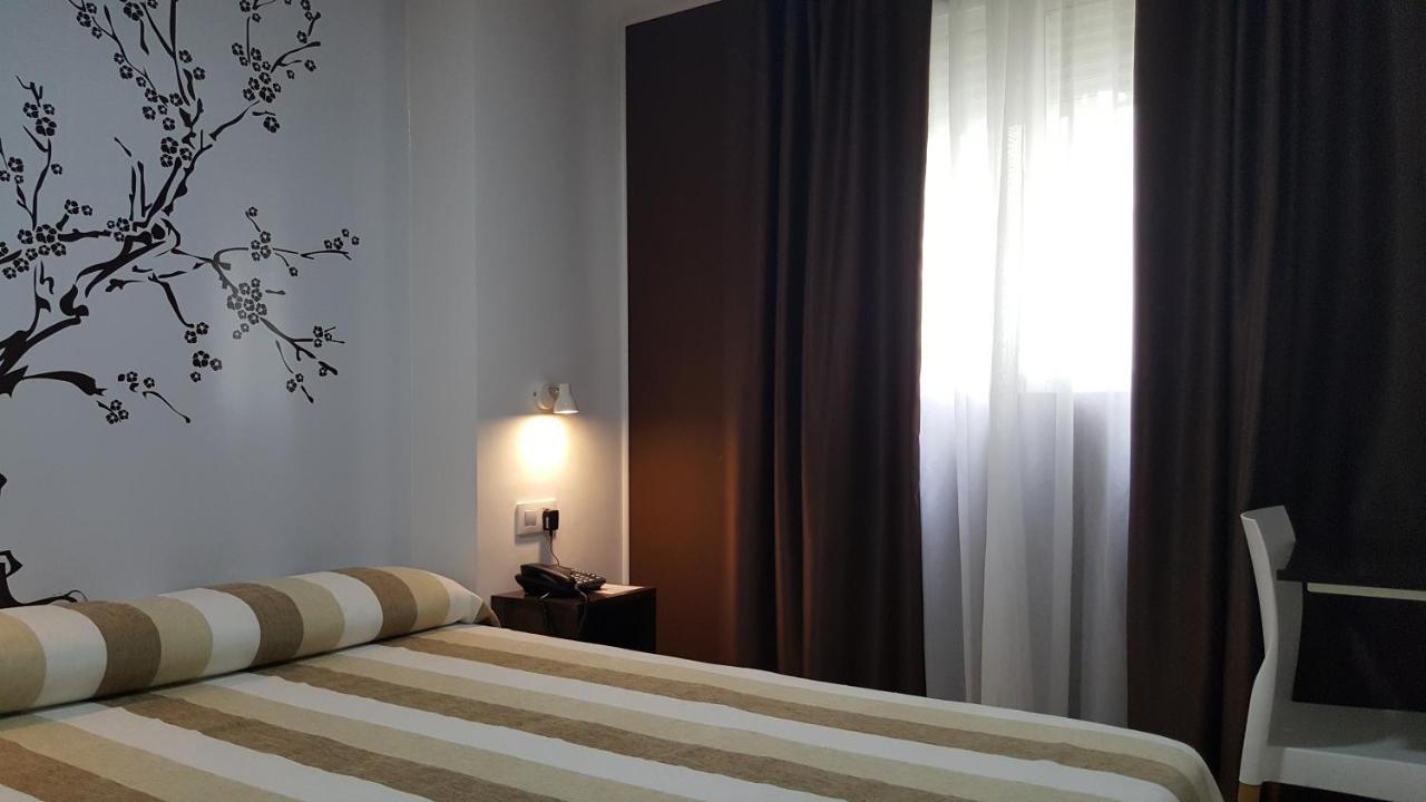 Sol Playa Hotel Valencia Bagian luar foto